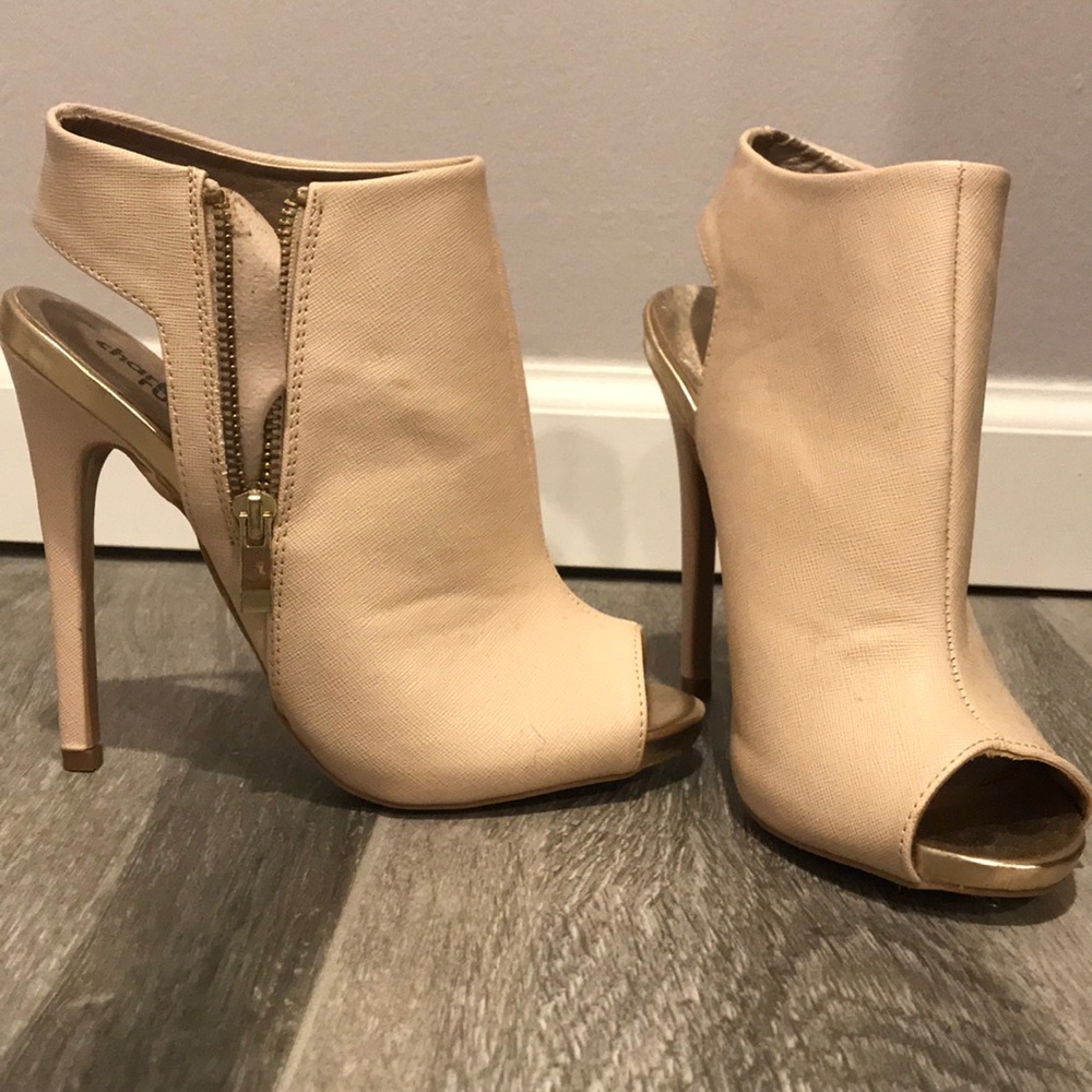 Heel shoes